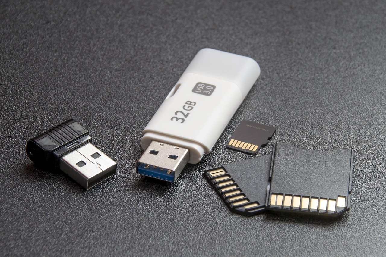 Jak podłączyć pendrive do telewizora - AZSSGH